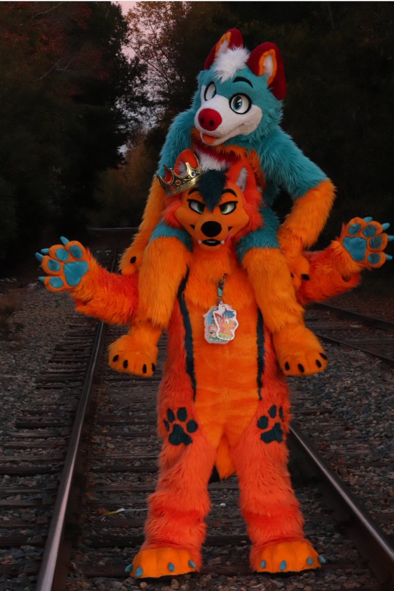 Adorable art ft.<a href="/FluffyHusky88/">Maverick the Husky 🔜 CFF</a> 🧡🩵
🖼️ <a href="/zulples/">zulples 🦌 two</a>