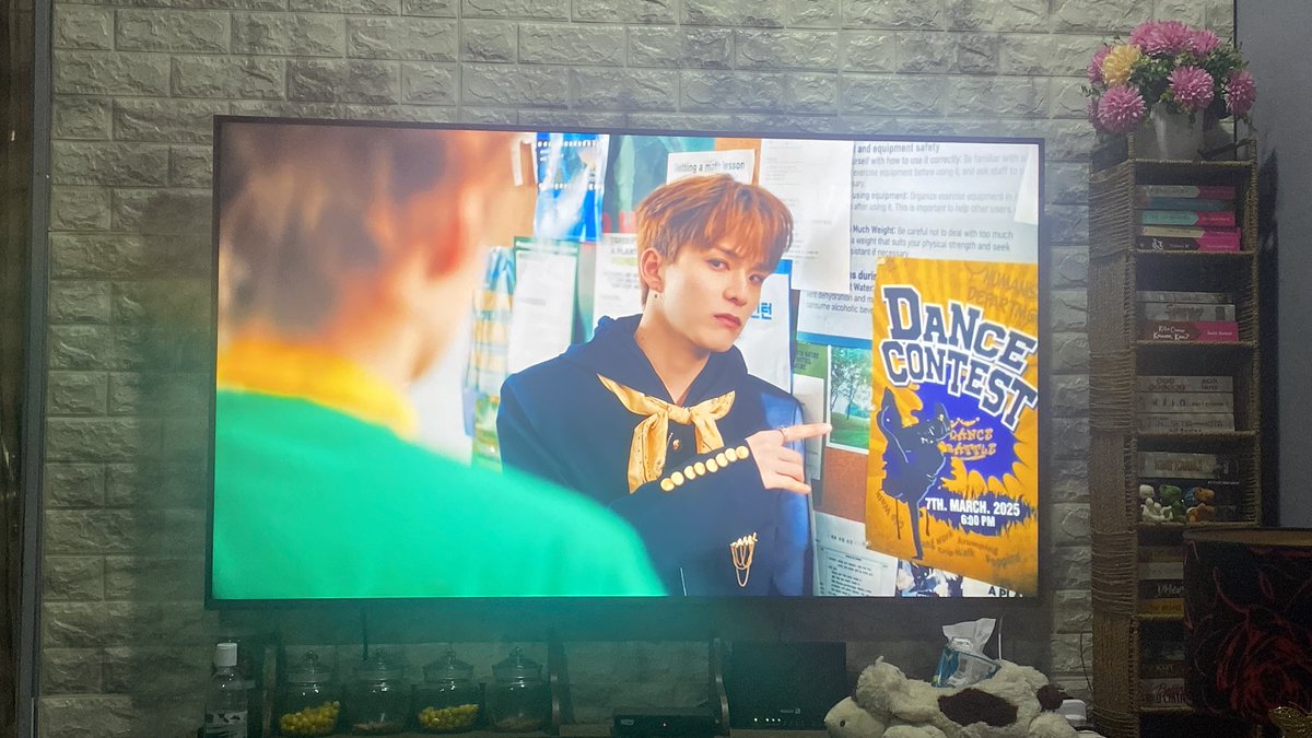 eyrafangirling's tweet photo. stream yalls! https://t.co/S6TpwSLL6j