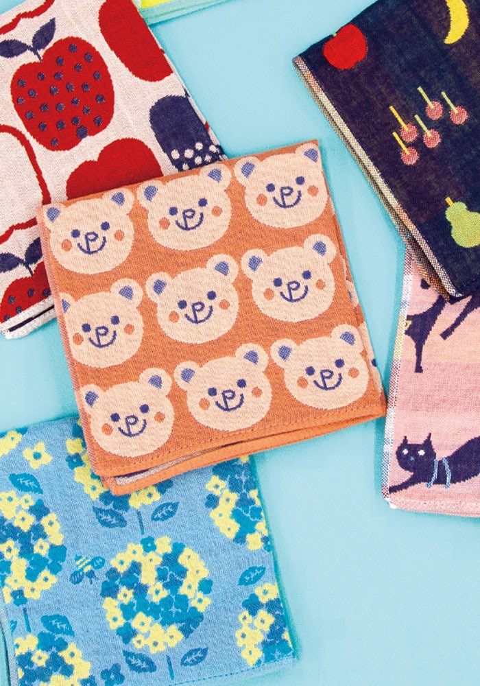 prairiedog.com/c/giftsean/gif… 
コンパクトに畳めてミニバッグにも🙆‍♀️3重ガーゼハンカチ🐻🍎💐