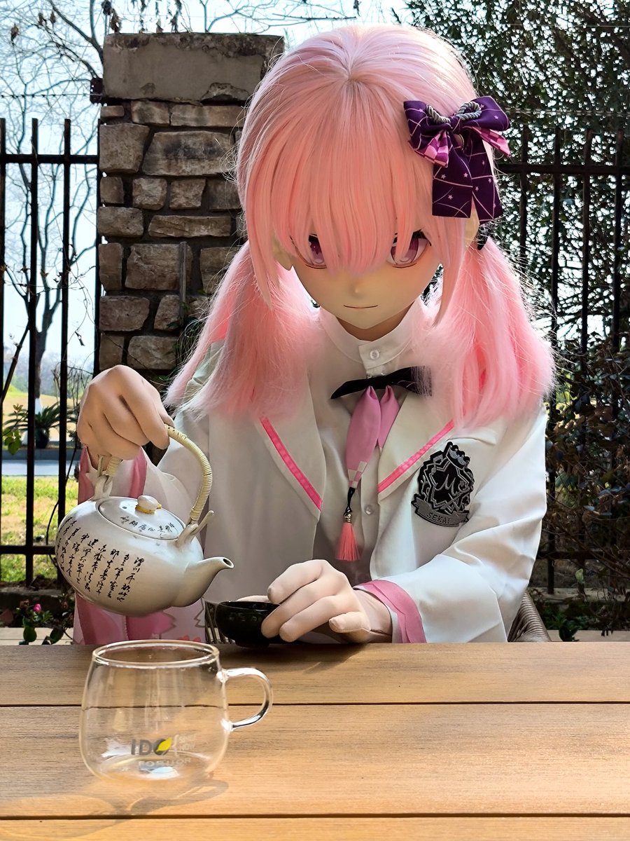 老师......咱的茶艺也一定不输茶话会的大家！哼哼......你给我看着！
📷：<a href="/HeimaoBushi/">晡时黑猫</a> 
#kigurumi #着ぐるみ #下江コハル