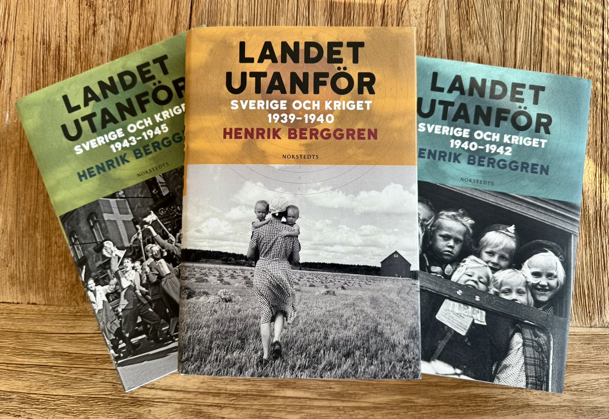 Tillbringat helgen med 1300 sidor Henrik Berggren. Fascinerande och skrämmande om då och nu. Stormakter som trakasserar små länder inom sin ”sfär” och hur de små förtvivlat manövrerar under tryck. Alldeles för många obehagliga likheter med nutiden…