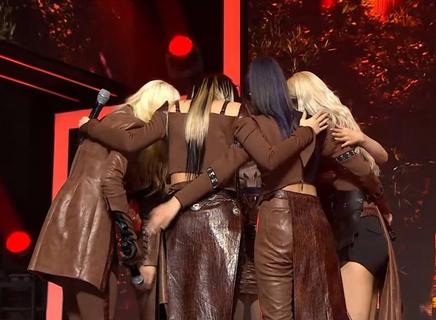 LSYPIC's tweet image. it’s a sad day but not the end i love you so much my deukae❤️