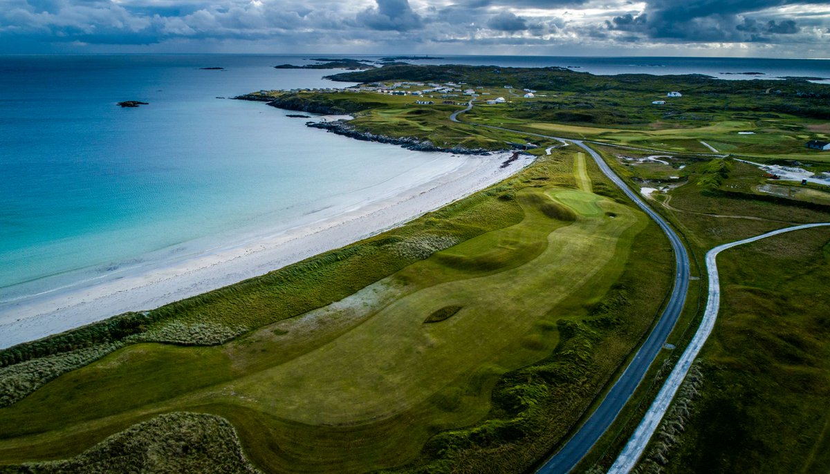 Looking for a breathtaking golfing experience? ⛳️ Connemara Golf Links offers stunning views, challenging holes, and world-class facilities – all nestled in the heart of Ireland’s wild beauty!
#ConnemaraGolfLinks #GolfIreland #ScenicGolf #IrishGolf #GolfingAdventure