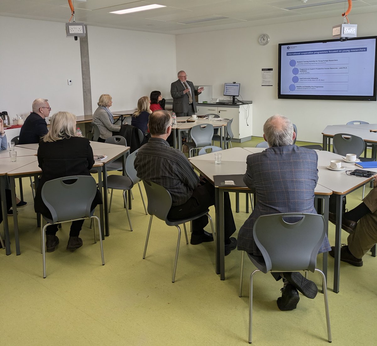 DavidHonys's tweet image. At the epicentre of the #Dublin – #Belfast economic corridor, we were hosted at Dundalk Institute of Technology, where we thoroughly discussed our roles in research and development as well as future 🇮🇪🤝🇨🇿 collaboration between @DkIT_ie and @Akademie_ved_CR institutes. DkIT…