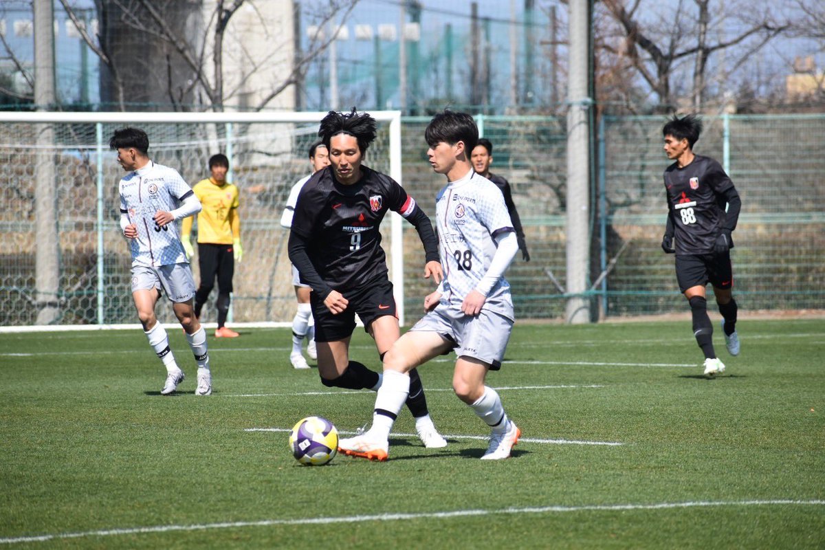 2016ktfc's tweet photo. 【TRM】

TOPチームの遠征先で、浦和レッズとトレーニングマッチをさせて頂きました！🔥

J1のチームと試合をさせて頂き、チームにとっても選手にとっても貴重な経験となりました！
この経験を無駄にすることなく、学生リーグ開幕まで更にレベルアップできるように取り組んでいきたいと思います！✨️ https://t.co/hprzTgpjA1