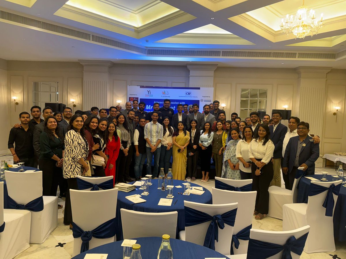 An exclusive Learning Session with Mr. Sumeet Kabra, Promoter of RR Cables, attended by Dr Swati Jain, Yi Yuva Coordinator SSJSPGMM, along with 2 student coordinators .
#ssjsmm #bestcollege #girleducation