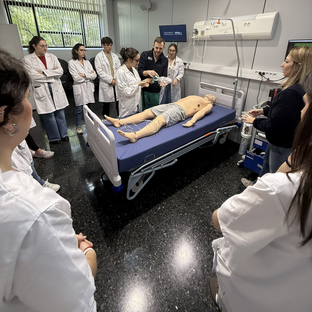 GAguilarSICU's tweet image. #MedicalSimulation #Anesthesiology #CriticalCare ‘Advanced Trauma Life Support’ Teaching, learning &amp;amp; having a great time at our #CESIS @UV_EG with our students @medicina_uv @anestesiavalen @GVAclinic @incliva_iis #SomClinic @SESAMSimulation @Sessep_Esp @SCISEDAR @ESICM