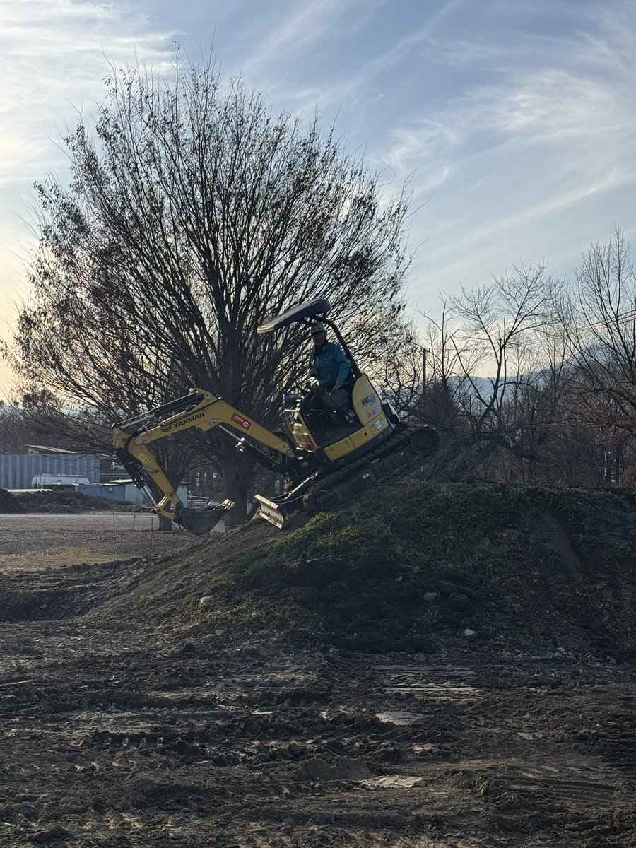 narita_dome's tweet image. 小型重機資格の特別講習会⊹⁺⸜(ᐡ⸝ɞ̴̶̷ ·̮ ɞ̴̶̷⸝ᐡ)⸝⁺⊹

小布施にあるNUOVOさんにて行ない、今後は日本財団さん災害支援活動にも参加予定です(´▽｀)

明日は試験もあるらしいので、しっかり勉強してきます(*´∀｀*)b

 #HEROs
 #日本笑顔プロジェクト

#夢だけでメシを食うために読む本…