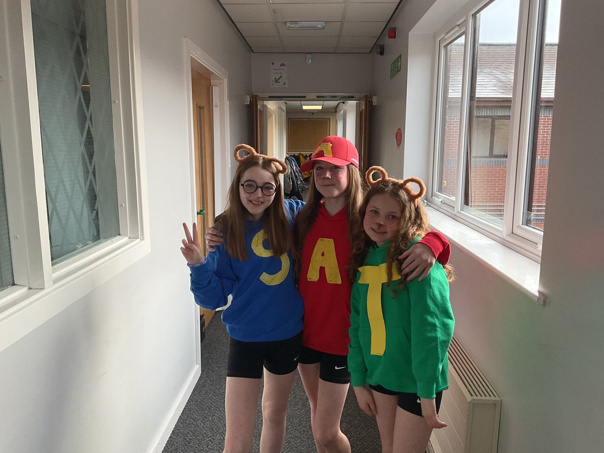 Miss Roberts tweet media