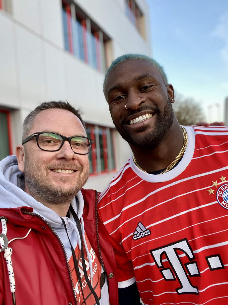 Servus DK 👋🏼 Viel Liebe.

Damals in München sehr sympathischer Typ. Und ein absolut spektakulärer Spieler in der Seahawks-Historie.