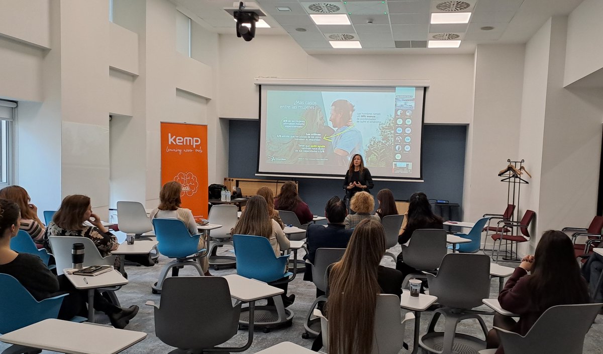 Cecabank (@cecabank_es) on Twitter photo Durante la Semana de la #Igualdad, <a href="/Raquelroca/">Raquel Roca</a> nos inspiró con su charla sobre el síndrome de la impostora. Esa sensación de "no merecer el éxito" puede gestionarse para impulsarnos a crecer.💡 ¡Gracias por tus reflexiones, Raquel! Durante la Semana de la #Igualdad, <a href="/Raquelroca/">Raquel Roca</a> nos inspiró con su charla sobre el síndrome de la impostora. Esa sensación de "no merecer el éxito" puede gestionarse para impulsarnos a crecer.💡 ¡Gracias por tus reflexiones, Raquel!