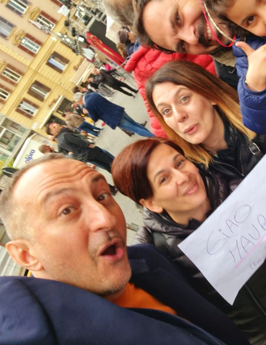 Auguriiiiii Mauryyyy <a href="/MauroCasciari/">Mauro Casciari</a> che bel ricordo😍  #vivarai2