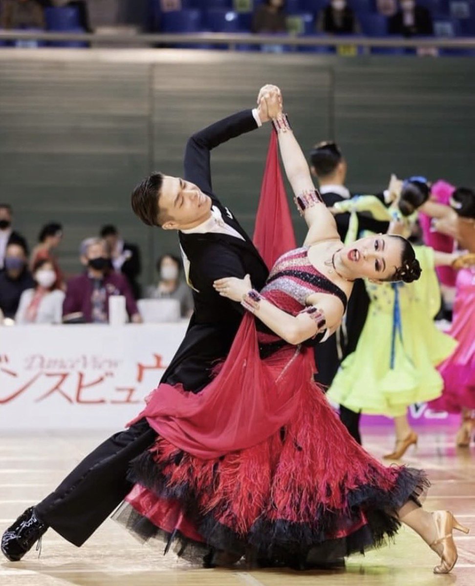 〜レンタルドレス〜
赤から黒のグラデーション羽モダンドレス

ブランド:チャコット
サイズ:S〜M
着用者:164cm
ボディファン×、香水×
セルタン○
価格:DMにて

現役学連:手渡し可能な方限定
競技選手、学連OG:全国配送可能