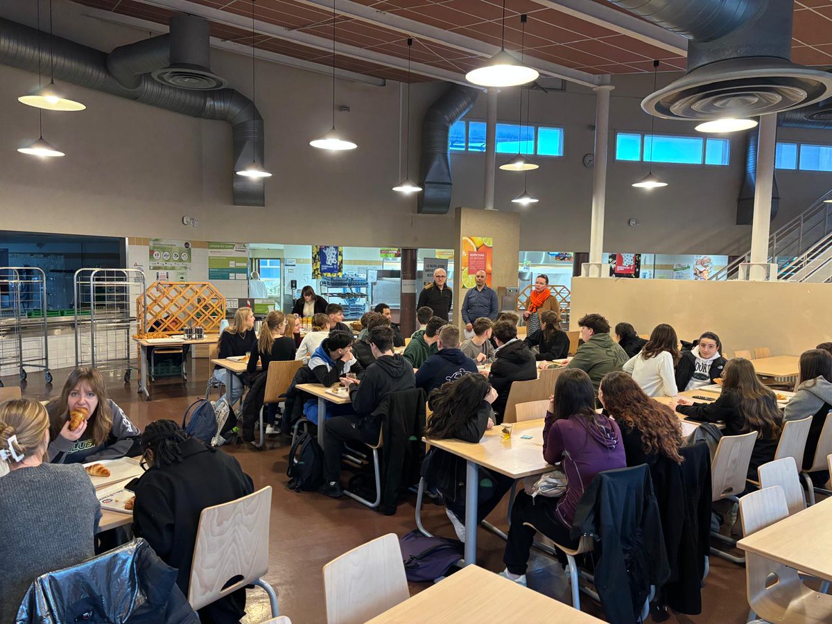 Dans le cadre de l'échange franco-allemand avec le Gymnasium de Pegnitz, pour cette première journée d'accueil des  correspondants allemands de nos élèves, accueil avec un petit déjeuner français. Nous leur souhaitons une belle semaine !