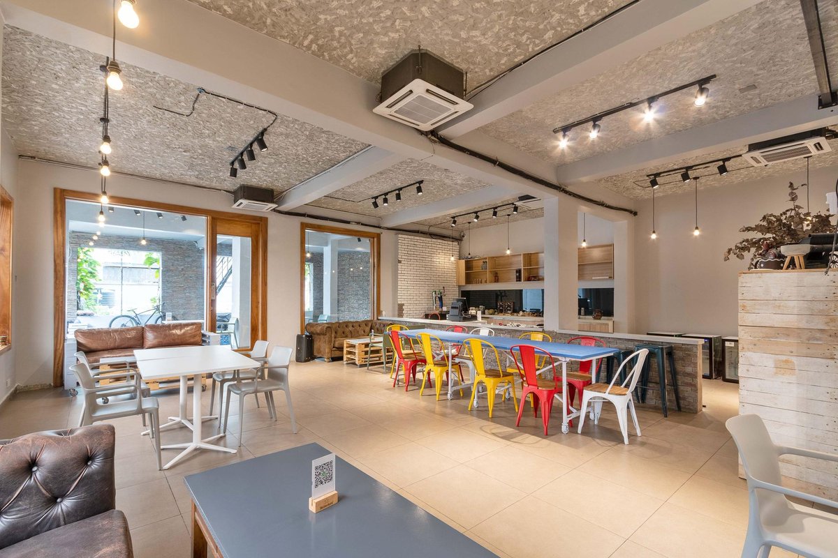 2 Bedroom Uptown Loft, lekki phase one available for bookings

Price; 210k 
Dm for more inquiries