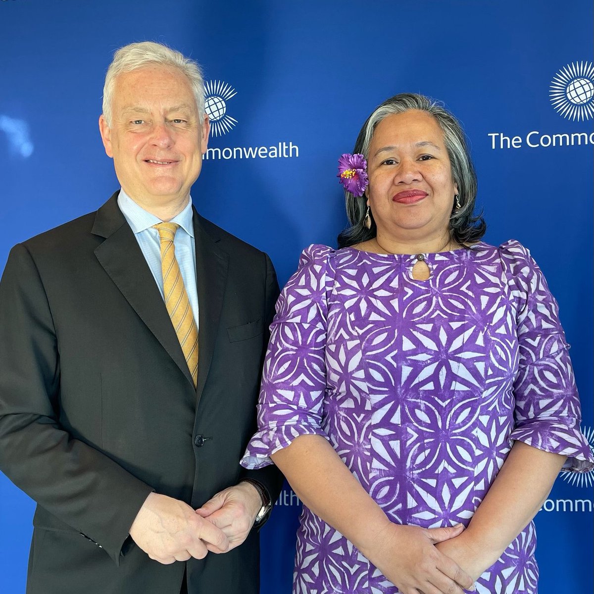 UKMissionGeneva's tweet image. The UK attaches great importance to our membership of the Commonwealth - a vibrant global network of 2.7 billion people united in pursuit of:
Freedom 
Peace
&amp;amp; Prosperity 
#TogetherWeThrive #CommonwealthDay 
📷 @SimonManleyFCDO with friends and partners at the #CSSO in Geneva.