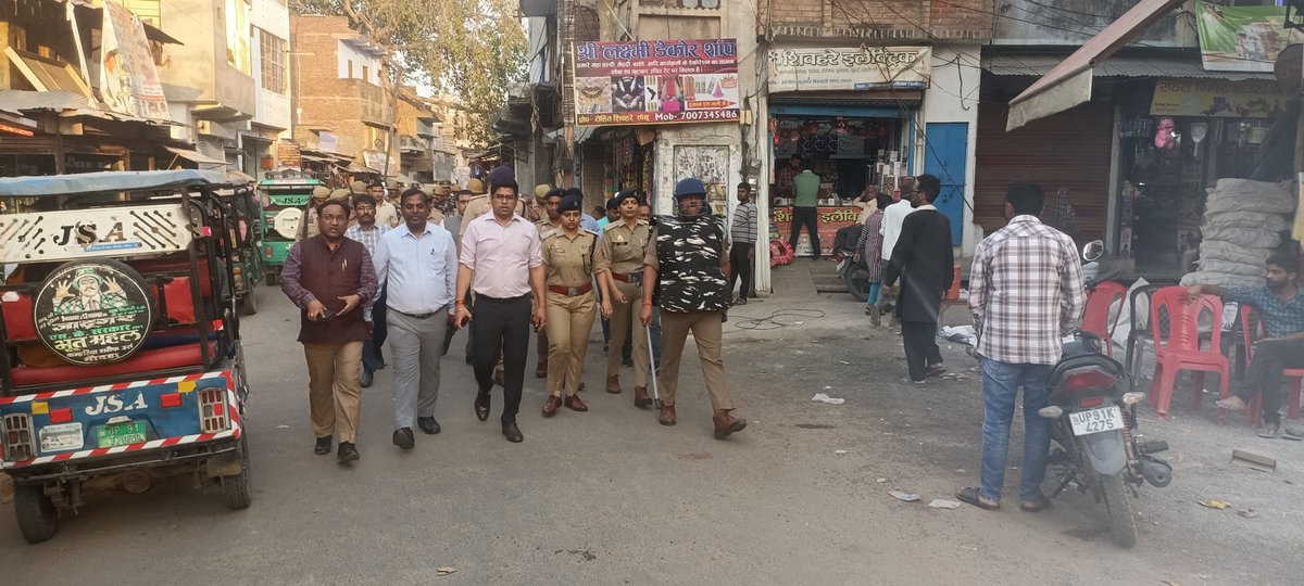 DM Hamirpur-UP (@dmhamirpurup) on Twitter photo рдЖрдЧрд╛рдореА рддреНрдпреЛрд╣рд╛рд░реЛрдВ рдореЗрдВ рд╢рд╛рдВрддрд┐/рд╕реБрд░рдХреНрд╖рд╛ рдПрд╡рдВ рдХрд╛рдиреВрди рд╡реНрдпрд╡рд╕реНрдерд╛ рд╕реБрдирд┐рд╢реНрдЪрд┐рдд рдХрд░рдиреЗ рддрдерд╛ рдЬрдирдорд╛рдирд╕ рдореЗрдВ рд╕реБрд░рдХреНрд╖рд╛ рдХреА рднрд╛рд╡рдирд╛ рдмрдирд╛рдпреЗ рд░рдЦрдиреЗ рд╣реЗрддреБ рдореМрджрд╣рд╛ рдХрд╝рд╕реНрдмрд╛ рдореЗрдВ рдореБрдЦреНрдп рдорд╛рд░реНрдЧреЛрдВ, рдЪреМрд░рд╛рд╣реЛрдВ рдЖрджрд┐ рдХрд╛ рднреНрд░рдордг рдХрд░ рд╡рд┐рднрд┐рдиреНрди рд╡реНрдпрд╡рд╕реНрдерд╛рдУ рдХрд╛ рдЬрд╛рдпрдЬрд╛ рд▓рд┐рдпрд╛ рдЧрдпрд╛ | <a href="/CMOfficeUP/">CM Office, GoUP</a> <a href="/UPGovt/">Government of UP</a> рдЖрдЧрд╛рдореА рддреНрдпреЛрд╣рд╛рд░реЛрдВ рдореЗрдВ рд╢рд╛рдВрддрд┐/рд╕реБрд░рдХреНрд╖рд╛ рдПрд╡рдВ рдХрд╛рдиреВрди рд╡реНрдпрд╡рд╕реНрдерд╛ рд╕реБрдирд┐рд╢реНрдЪрд┐рдд рдХрд░рдиреЗ рддрдерд╛ рдЬрдирдорд╛рдирд╕ рдореЗрдВ рд╕реБрд░рдХреНрд╖рд╛ рдХреА рднрд╛рд╡рдирд╛ рдмрдирд╛рдпреЗ рд░рдЦрдиреЗ рд╣реЗрддреБ рдореМрджрд╣рд╛ рдХрд╝рд╕реНрдмрд╛ рдореЗрдВ рдореБрдЦреНрдп рдорд╛рд░реНрдЧреЛрдВ, рдЪреМрд░рд╛рд╣реЛрдВ рдЖрджрд┐ рдХрд╛ рднреНрд░рдордг рдХрд░ рд╡рд┐рднрд┐рдиреНрди рд╡реНрдпрд╡рд╕реНрдерд╛рдУ рдХрд╛ рдЬрд╛рдпрдЬрд╛ рд▓рд┐рдпрд╛ рдЧрдпрд╛ | <a href="/CMOfficeUP/">CM Office, GoUP</a> <a href="/UPGovt/">Government of UP</a>