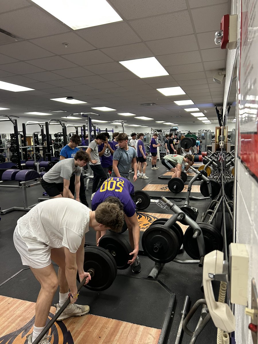 2025 offseason Varsity 🏈 🏋️💪💪 - Day 1!!