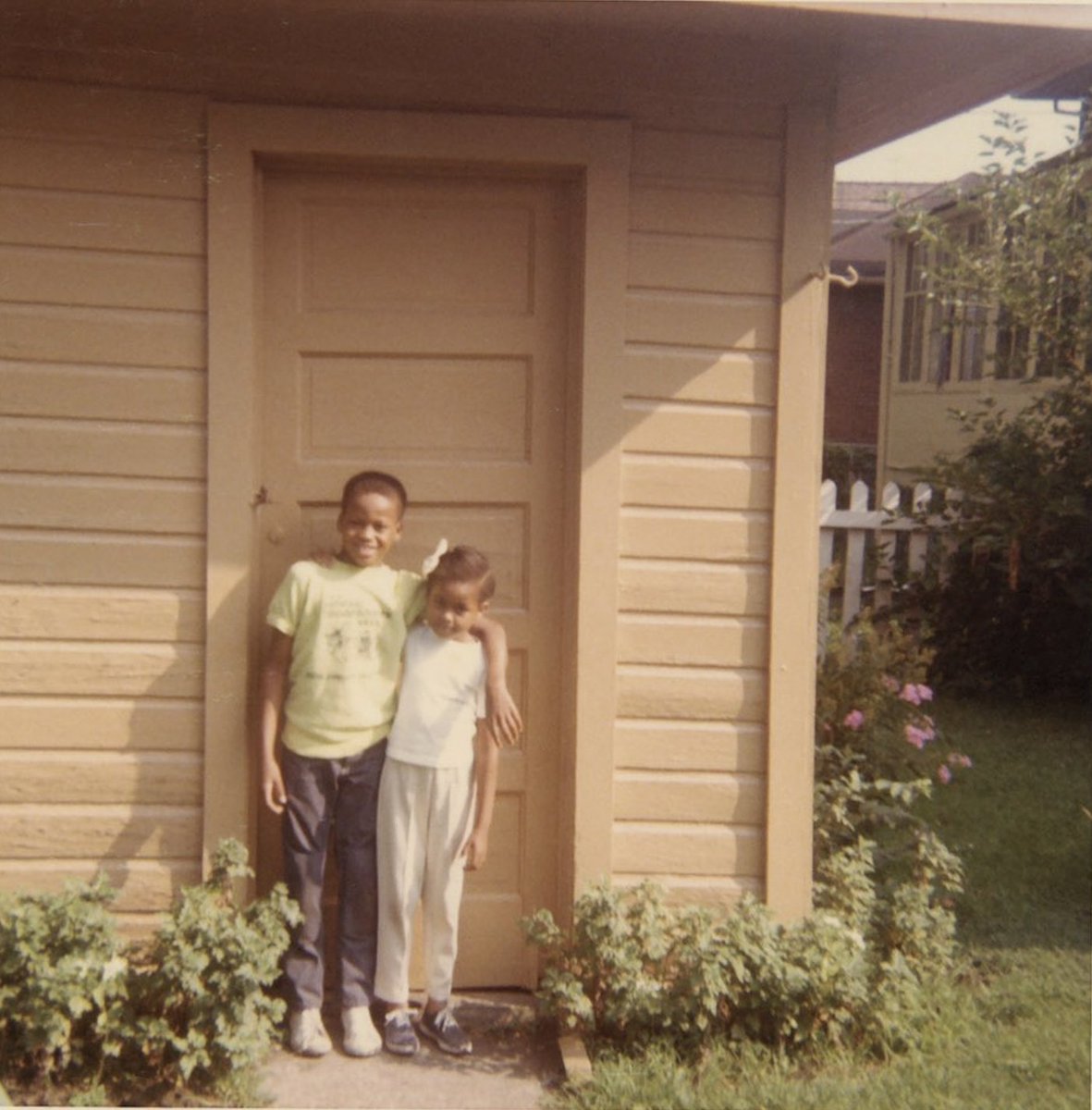 MichelleObama's tweet image. My brother @CraigMalRob and I are launching a podcast — @IMOpodcasts with Michelle Obama and Craig Robinson! Along with experts and special guests, we’ll be discussing some of your questions. We hope you’ll check it out wherever you get your podcasts. youtube.com/@michelleobama