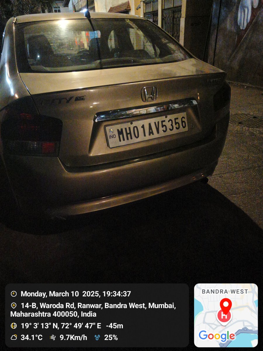 Ricper16's tweet image. @CPMumbaiPolice@MNCDFbombay @MTPHereToHelp@RoadsOfMumbai. This car is parked in front of the gate on Waroda Road Bandra West. Kindly issue the owner of the vehicle a parking ticket.