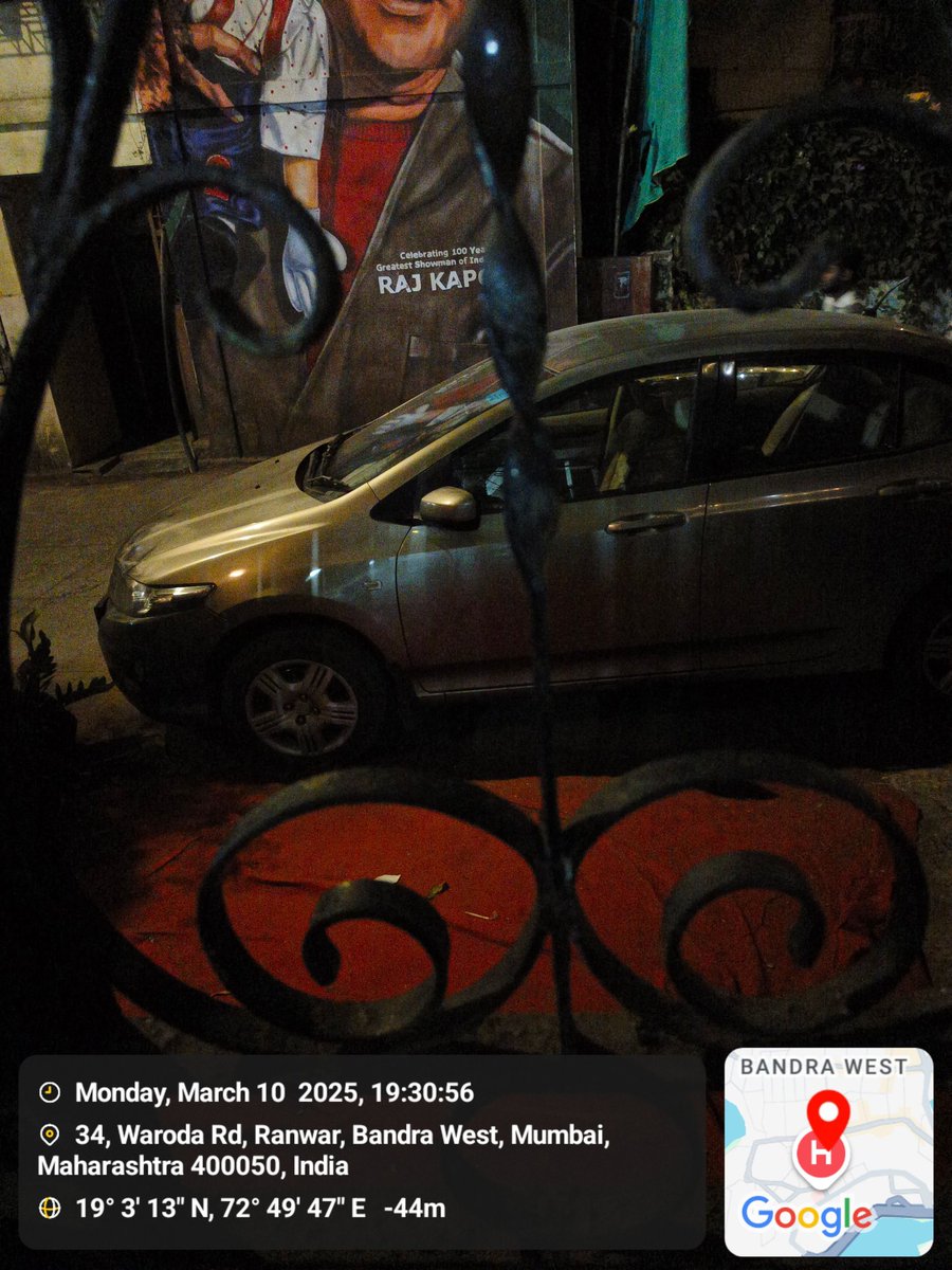 Ricper16's tweet image. @CPMumbaiPolice@MNCDFbombay @MTPHereToHelp@RoadsOfMumbai. This car is parked in front of the gate on Waroda Road Bandra West. Kindly issue the owner of the vehicle a parking ticket.