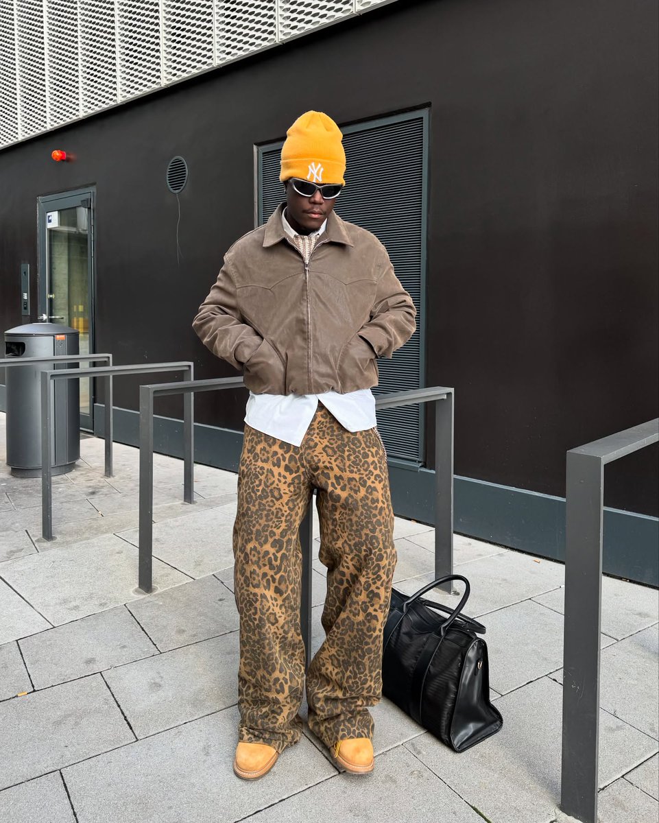 boohooMAN's tweet image. Only way to start the week. Put that shit onn ๐: bit.ly/41tWxjr