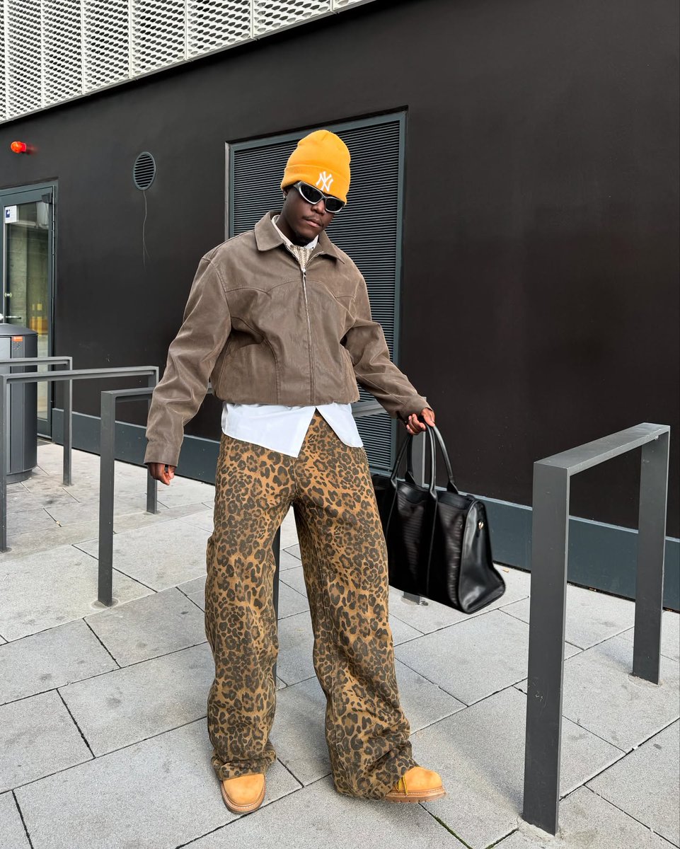 boohooMAN's tweet image. Only way to start the week. Put that shit onn ๐: bit.ly/41tWxjr