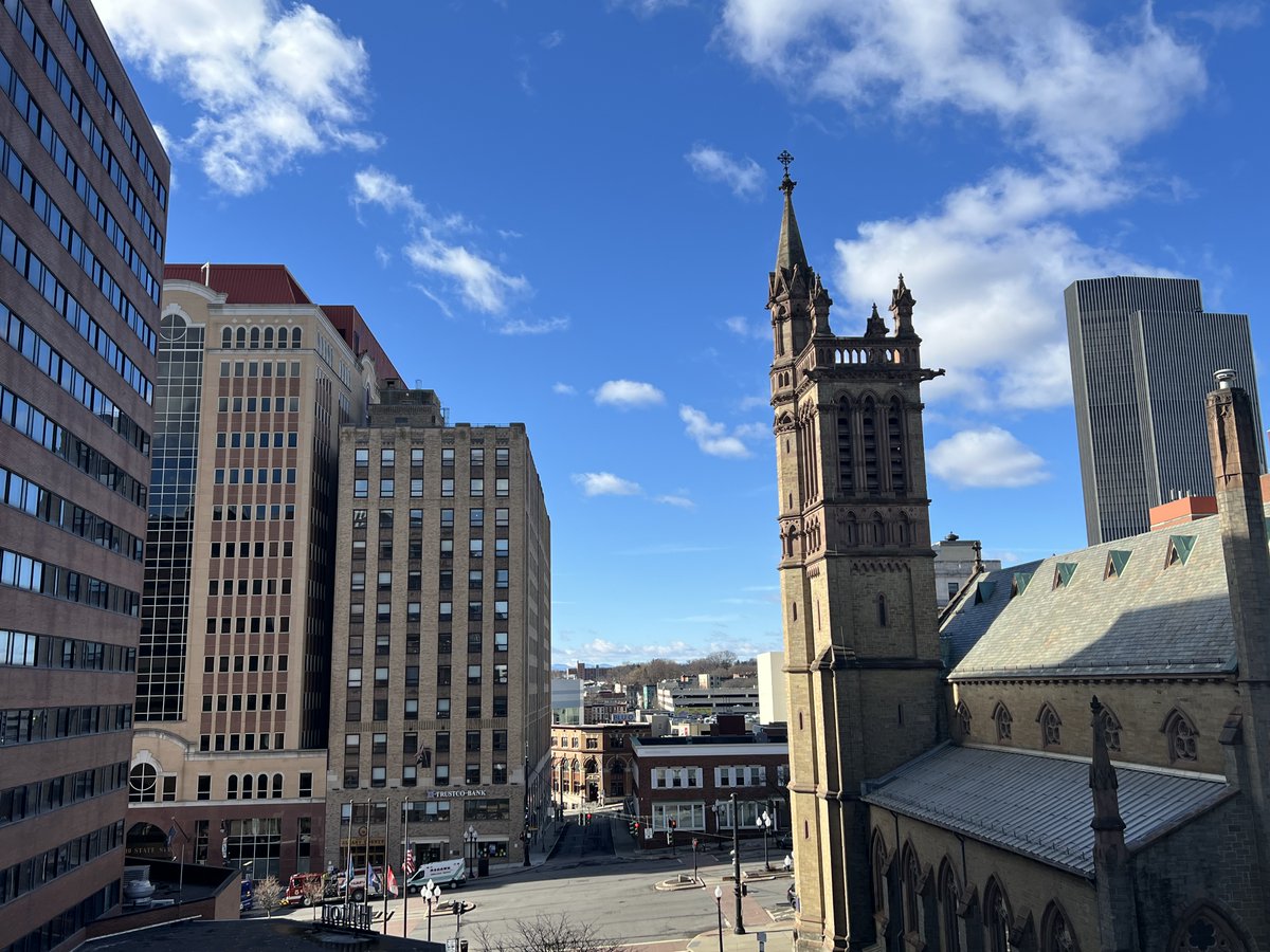 It's a beautiful day today in Albany, spring is right around the corner ⛅ 🌷 

Check out the view from our rooftop!
#Hiltonalbany #downtownalbany #downtownbid #spring