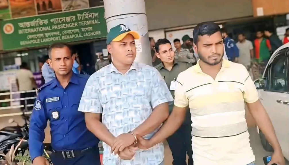 বেনাপোল ইমিগ্রেশনের ভ্রমণ ট্রাক্স জাল করার অপরাধে যুবক আটক