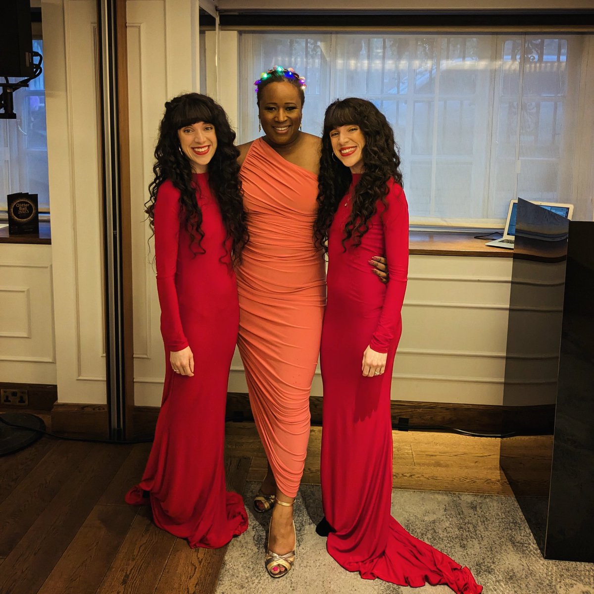 ClassicalTwins's tweet image. Singing for the amazing @Sarcoma_UK 💙