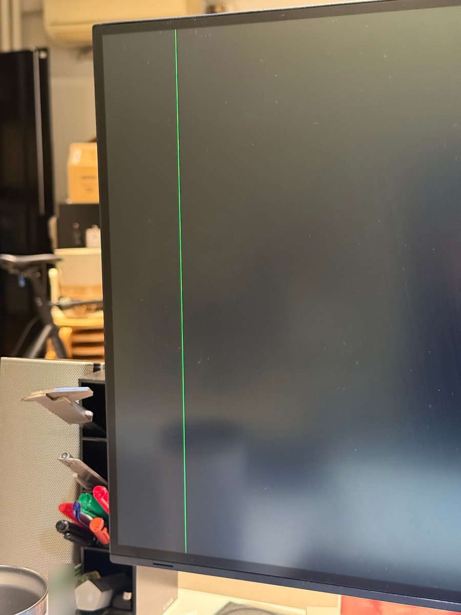hhyytt's tweet photo. Eizoのモニター故障しました。5年保証なので修理にだします。代替機待ち。 https://t.co/iDYpun02y2