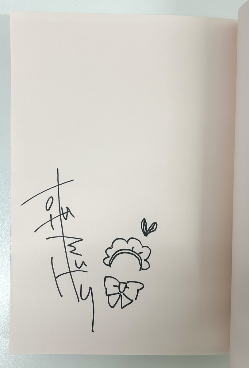 可座ミドリ先生『あなたにご奉仕するために』絶賛発売中💖読者プレゼントの色紙&サイン本到着しました〜⭐貴重な直筆色紙はたくし上げルイーズ嬢😍忙しい中ありがとうございました!!
アンケートの感想も作家さんに届きますので、ぜひ単行本の感想を添えてご応募お待ちしてます✨ 