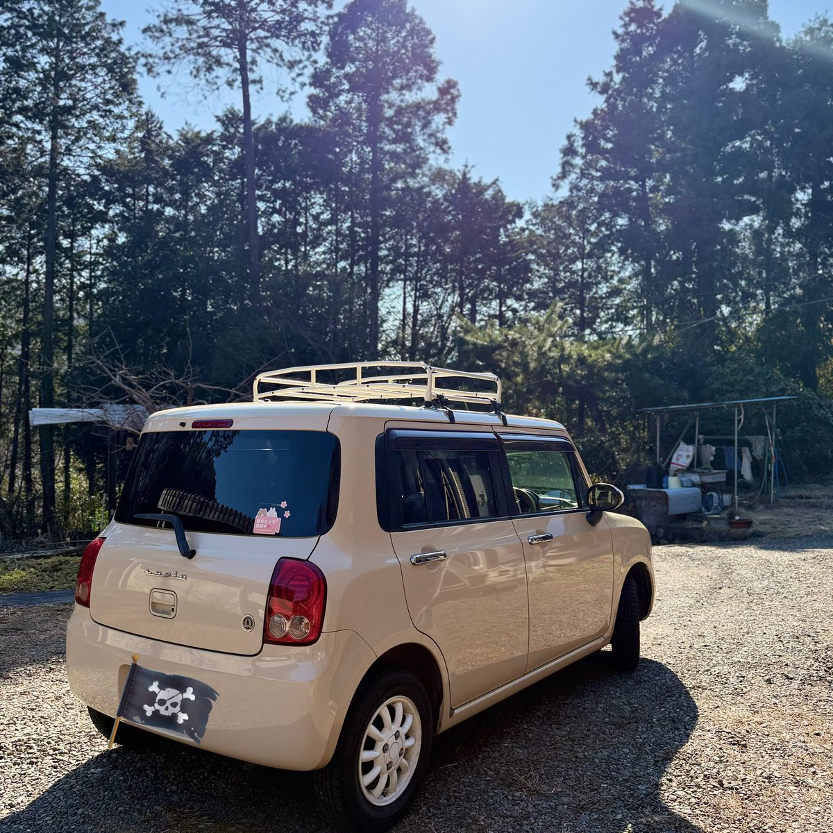 マイカーのラパンちゃんが
バージョンアップ🚗　

キャリアがついたことで、
キャンプの荷物もっと載せられるように。

遅くなったけどと、
旦那さんからの誕生日プレゼント🎁
わーい🙌♪