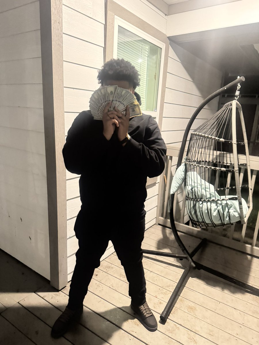 U ain’t nun like me we ain’t two peas in a pod🖕
