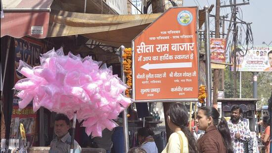 Market in Ghaziabad renamed ‘Sita Ram Bazaar’ on signage, but official process pending
hindustantimes.com/cities/noida-n…