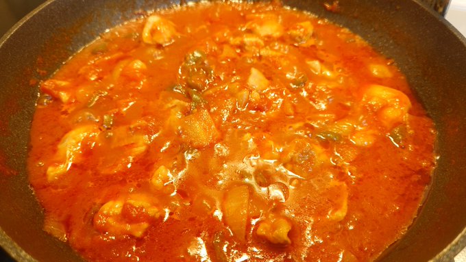 鶏のトマト煮込みパスタ 