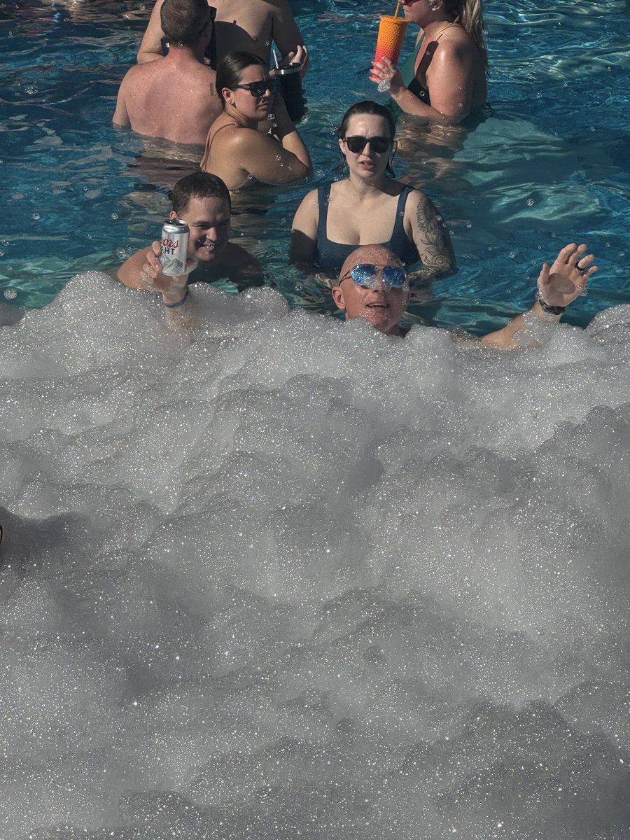 FarkasBrandi's tweet photo. Happy Birthday to the man who always makes life an adventure 🥰 Love you Mr. Farkas!!! @FarkasKenny #cheersto44 https://t.co/AGgv2PsfnW