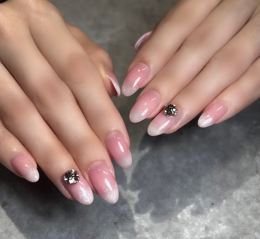 にゅーあおいネイル💅🏻
シンプルにベイビーブーマーに
してもらった🥺かわちい♥️

#ネイル
#ベイビーブーマー