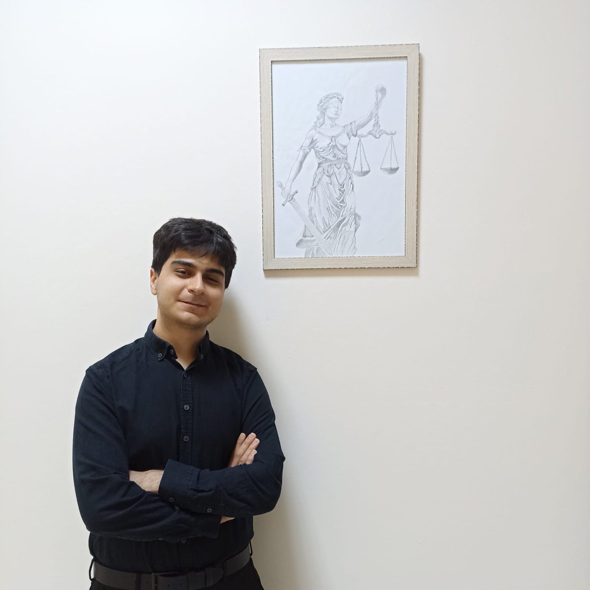 Öğrencimiz Ahmet Eren Güngör tarafından yapılan karakalem Themis resmi, çerçeveletilerek Fakültemizin Dekanlık bölümüne asılmıştır. Kendisini bu anlamlı çalışmasından dolayı tebrik ediyor, Fakültemize kattığı sanatsal değer için teşekkür ediyoruz.