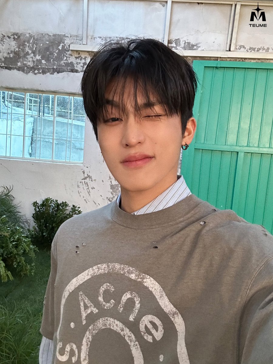 jeongwoo is getting good at winking ❛˓◞˂̵