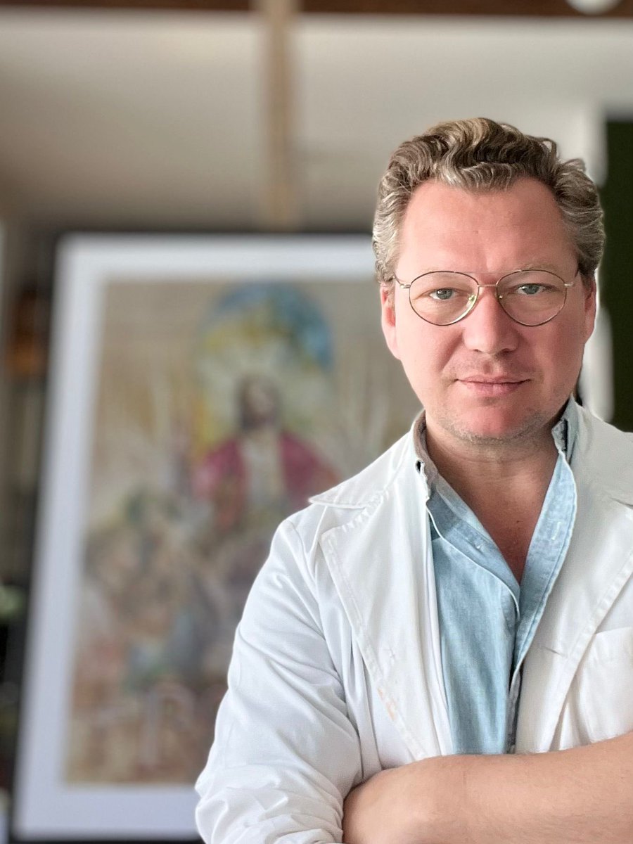 Desde la Agrupación de Hermandes y Cofradías de Ronda, tenemos el placer de presentar a D. Juan Miguel Martín Mena, como el artista encargado de realizar el Cartel Oficial de Glorias del año del Señor 2025.