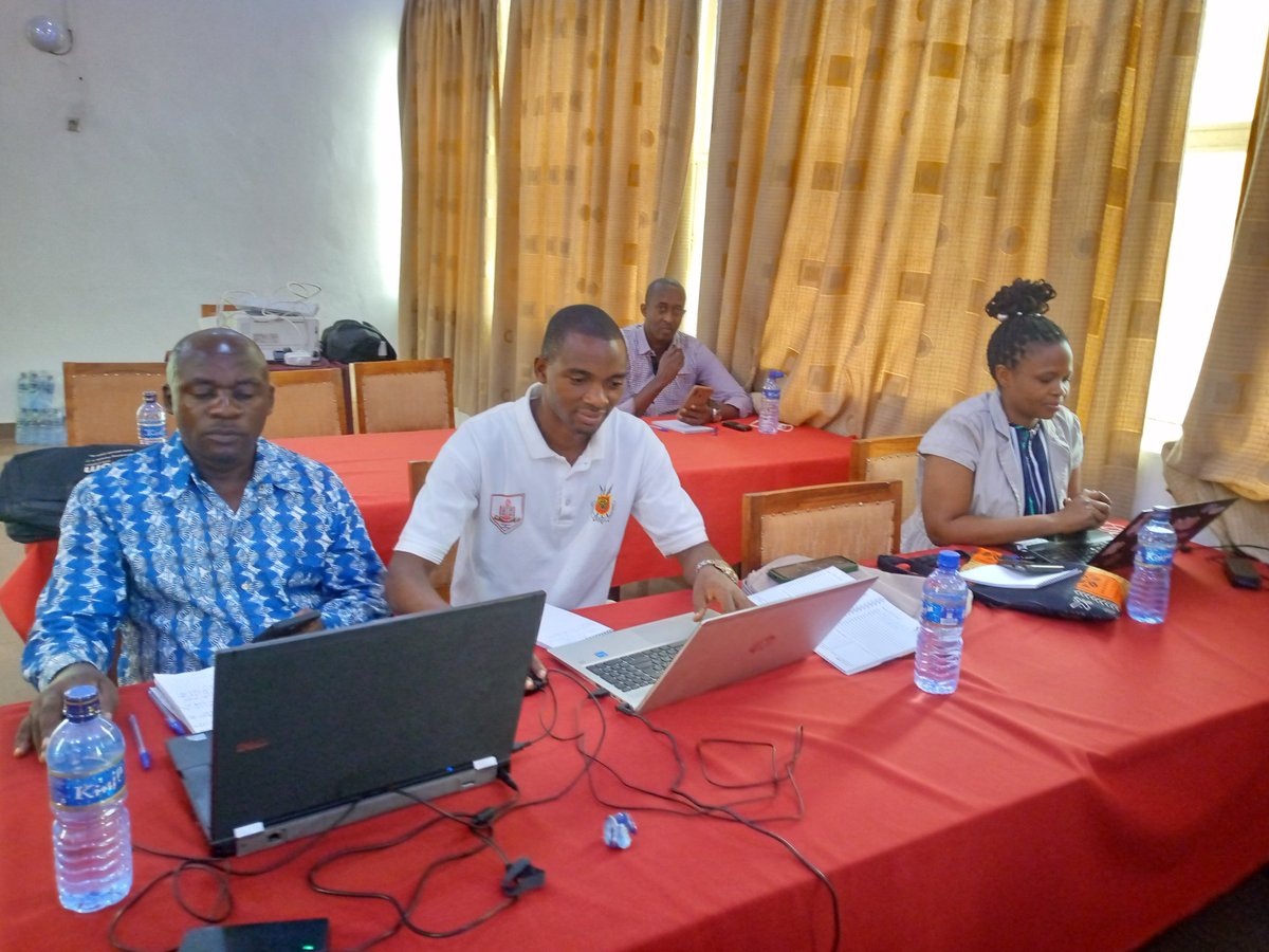 Monday, 10 March 2025 in the vicinity of Accolade Hotel located at Gitega, ITN teachers of UB are rigorously revising the training offers accompanied by an expert in pedagogical education.  This training opportunity is supported through PACEJ and funded by the World Bank.