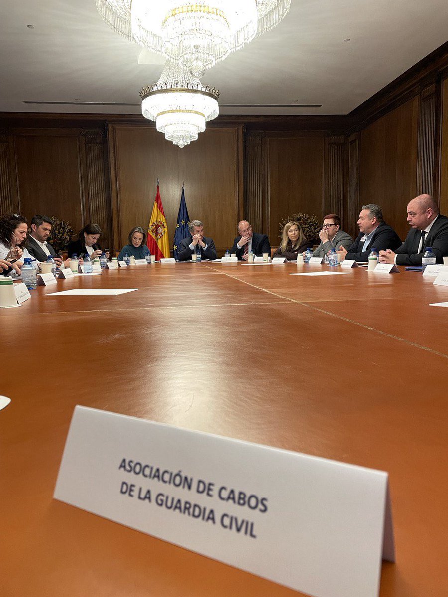apcabos's tweet photo. 🚨🚨@apcabos INFORMA🚨🚨
Finalizada la reunión con @NunezFeijoo y el @ppopular . Seguiremos peleando junto al resto de Asociaciones y Sindicatos para intentar revertir esta crítica situación. https://t.co/MXxB5rGVZZ