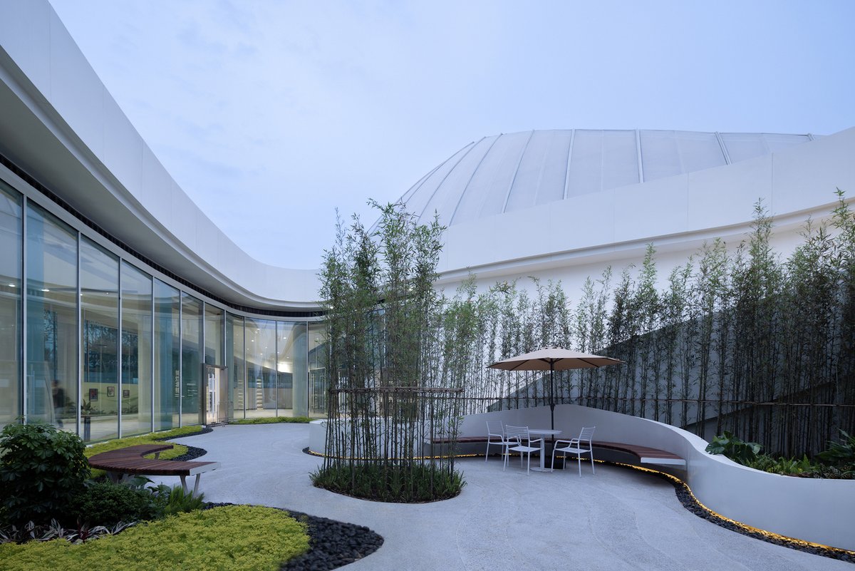 ArchDaily's tweet image. The Botanic #Pavilion draws inspiration from the seed, symbolizing growth and potential. Rooted in the earth, its #design integrates exhibition and environment, creating a dynamic space where form, nature, and storytelling merge. ow.ly/Yvc250VeBur
