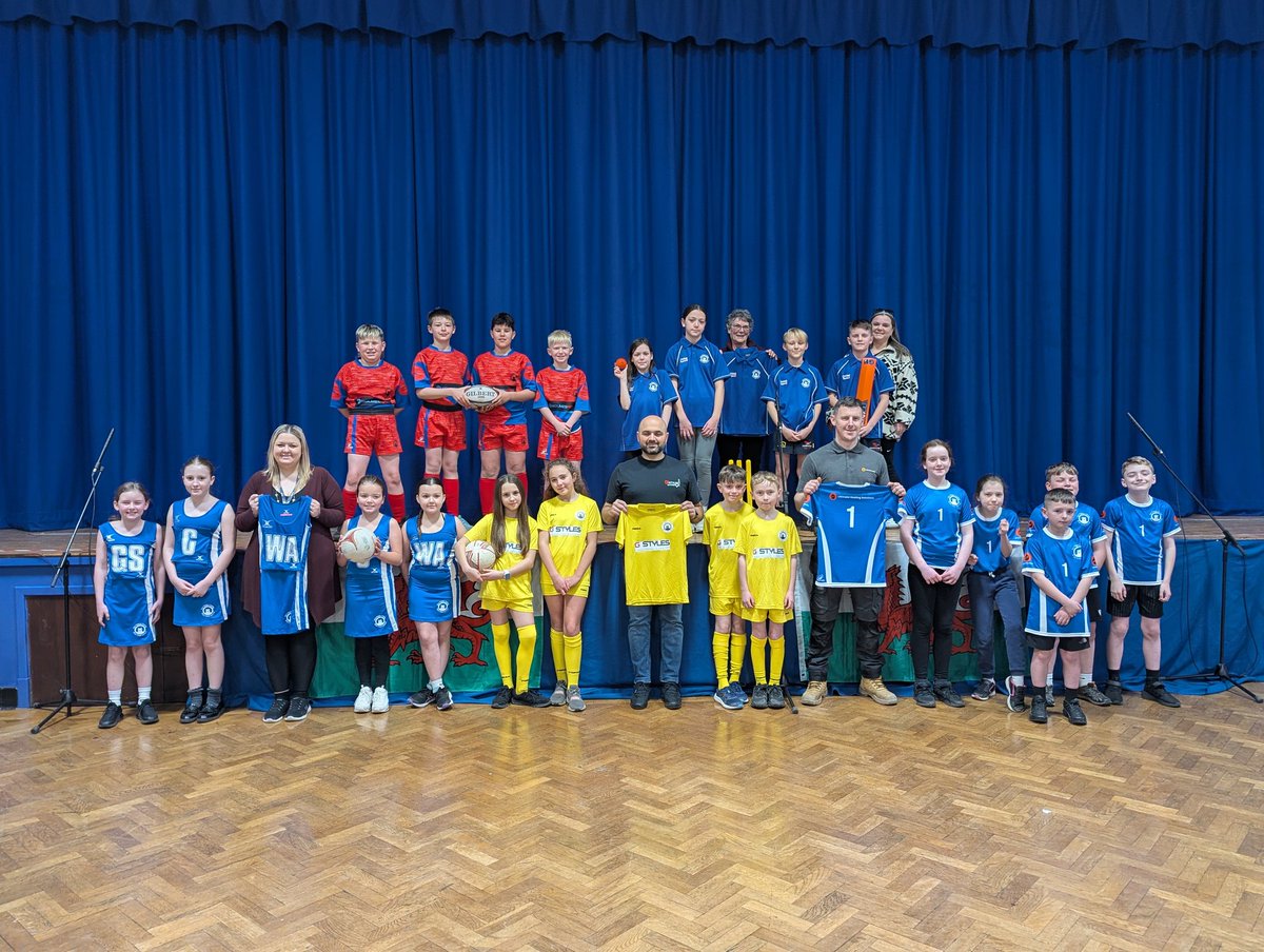 A huge DIOLCH to our amazing kit sponsors, who came in for a photograph altogether this morning. 
Netball - Excell Supply
Football - G-Styles Mold
Cricket - Roose family
Rugby - Holmes Hose
Athletics - Ultimate Heating Solutions 👏🏼🎉