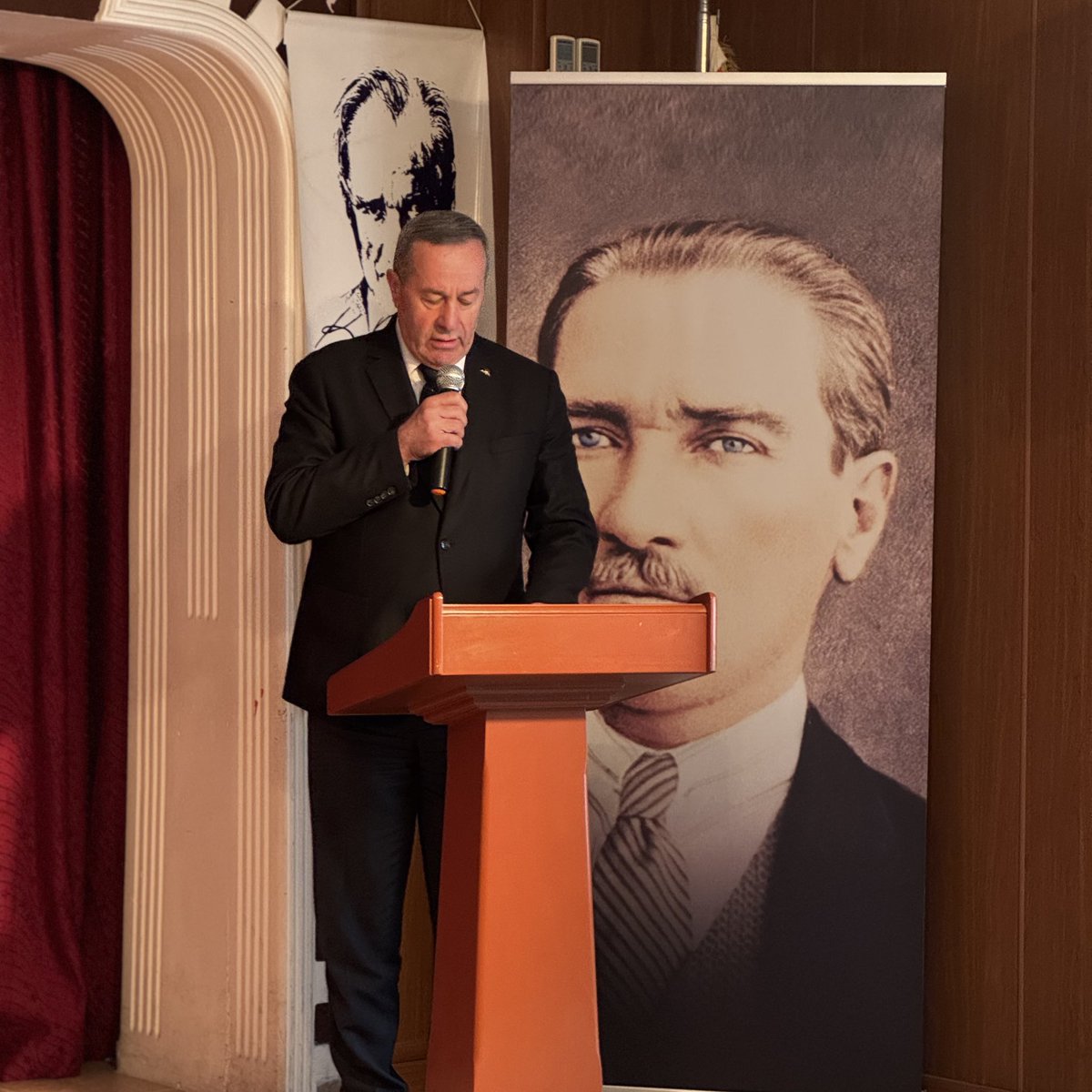 rizepazarbel's tweet photo. 10 Mart kurtuluş günü kutlamaları, Pazar 10 Mart Mesleki ve Teknik Lisesi öğrencilerinin gösterileriyle devam etti. 

Gösterilerin ardından Belediye Başkanımız Neşet ÇAKIR, 10 Mart Kurtuluş günü için düzenlenen yarışmada dereceye giren öğrencilere hediyelerini takdim etti. https://t.co/4NJpLQMdzN