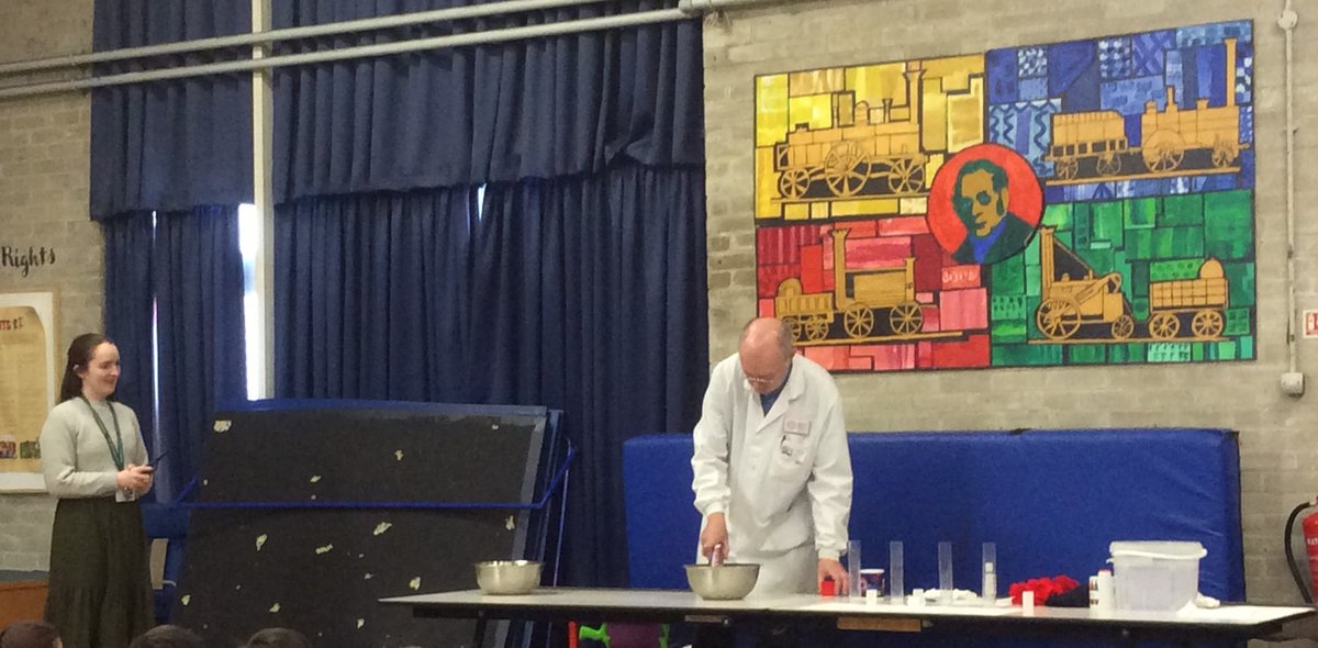 StAnnsRainhill's tweet image. Rev Dr Chris also led a Bubblology workshop with our Year 5 and 6 children. If you are wondering what Bubblology is, you will have to find some of our UKS2 children and ask them! #ScienceWeek  #ScienceRocks  #Science&amp;amp;Faith