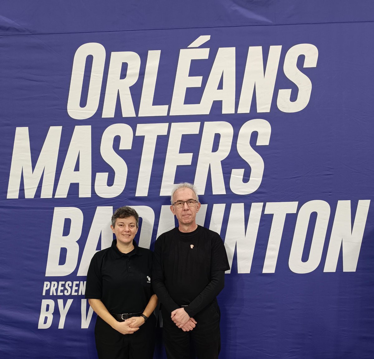 BadmintonESP's tweet image. 4⃣ La participación española en el #OrleansMasters fue más allá de los deportistas.

Amparo Meca y Vicenç Buesa participaron como árbitro y juez de línea, respectivamente, interviniendo incluso en la jornada de finales.

➕ badminton.es/news/158288/El…