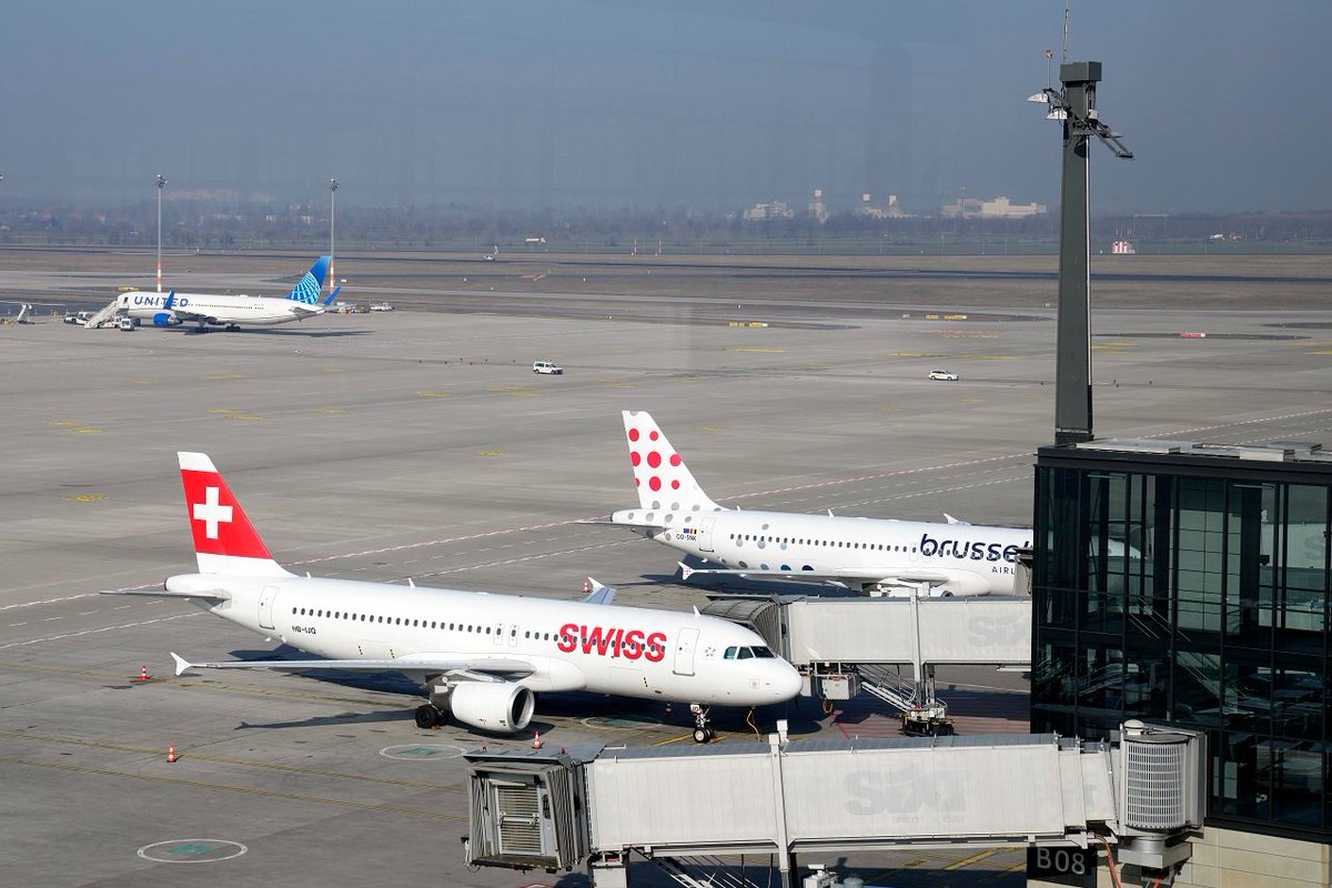 JagbaniOnline's tweet image. 13 ਹਵਾਈ ਅੱਡਿਆਂ 'ਤੇ ਇੱਕ ਦਿਨ 'ਚ ਹਜ਼ਾਰਾਂ ਉਡਾਣਾਂ ਰੱਦ
jagbani.punjabkesari.in/international/…
#Flightscancelled #Workersstrike #Germany