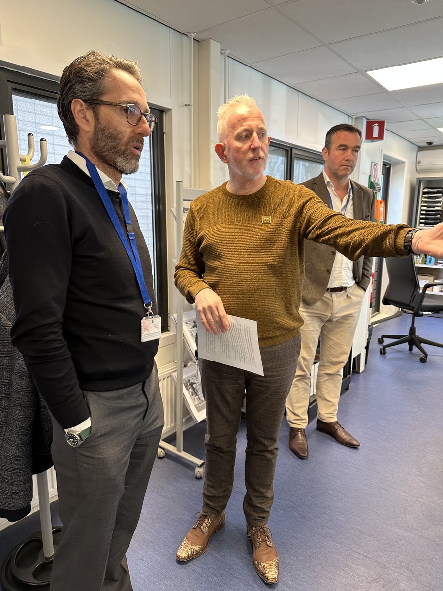 IOMNL's tweet image. IOM Chief of Mission Fabien Sambussy was in #TerApel. Hij maakte kennis met de stappen in de asielprocedure in NL. Dank aan alle partnerorganisaties en specifiek aan @IND_NL voor het organiseren van dit bezoek! @coa_nederland @DTenV @Marechaussee DISA van @ministerieaenm